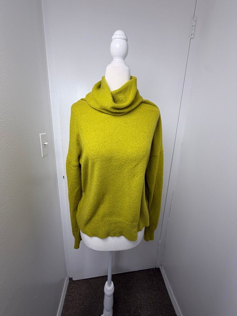 Elan Women’s Medium Chartreuse CowlNeck Sweater Wool Mohair Blend Slouchy Size M